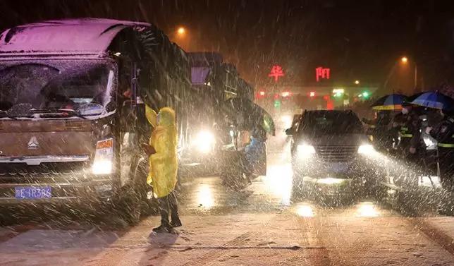 抗疫勇担当党员作表率,抗疫中的党员先锋模范