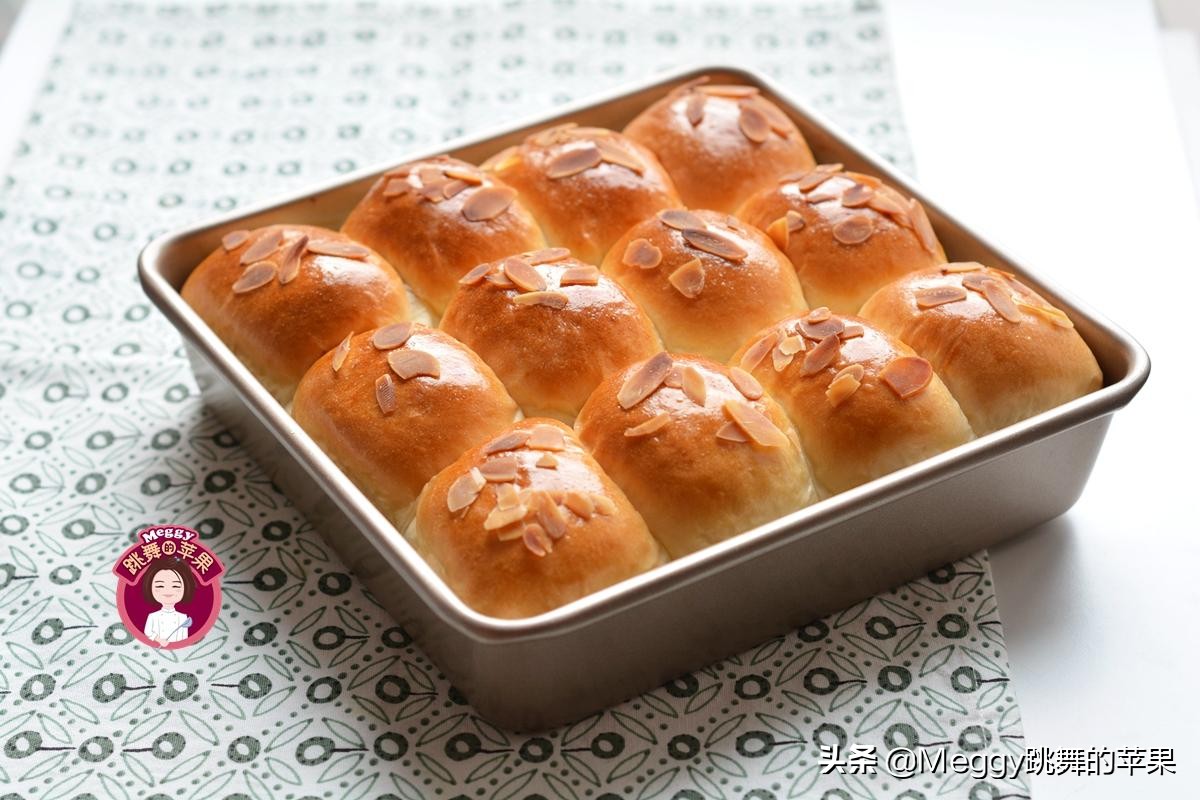 面包早餐整箱搭配草莓酱,柔软草莓酱