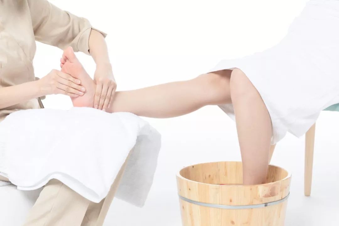 原来泡脚有这么多好处赶紧试试,怎样正确泡脚以及泡脚的好处