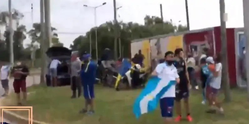 泪目向天下母亲致敬,怀念马拉多纳绿茵场上再无英雄