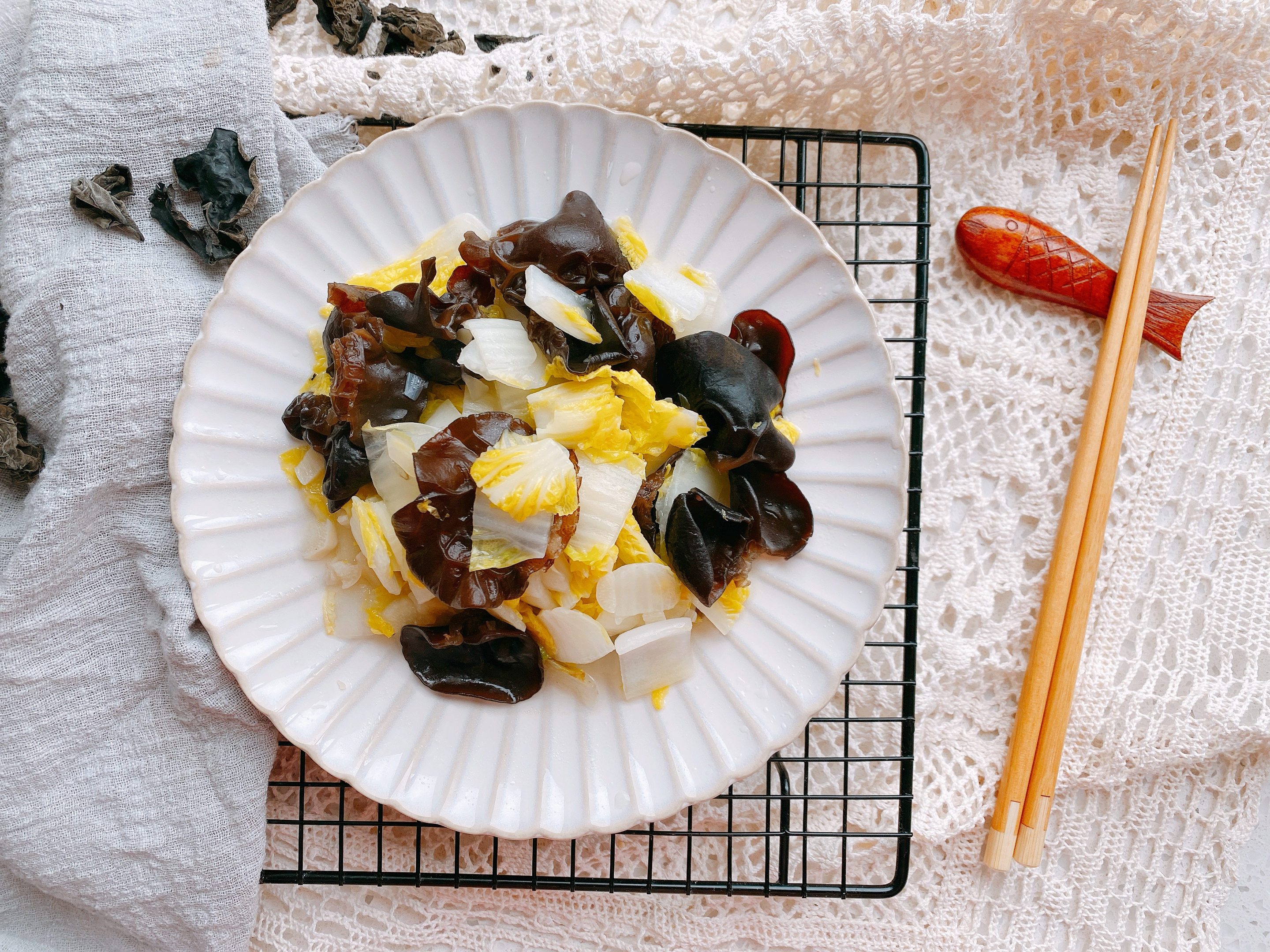 木耳怎么泡发更好吃,木耳的泡发和吃法