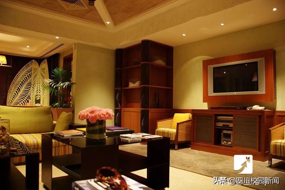 为什么住酒店要往马桶里倒壶开水,为什么住酒店时要烧开水倒马桶里