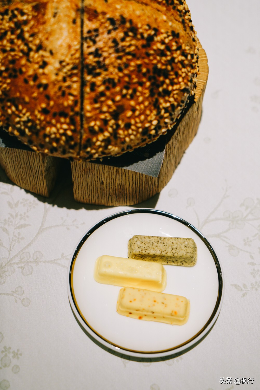 豪华王府饭店的餐厅周菜单，颜值高如帅主厨，老百姓也消费得起