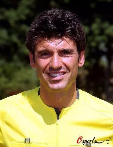 足球场上尴尬糗事,足球场上憋笑