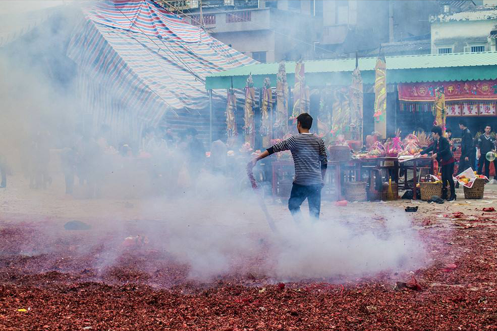 花100亿买纸，烧1000吨物欲｜中国人烧给故人的究竟是什么？