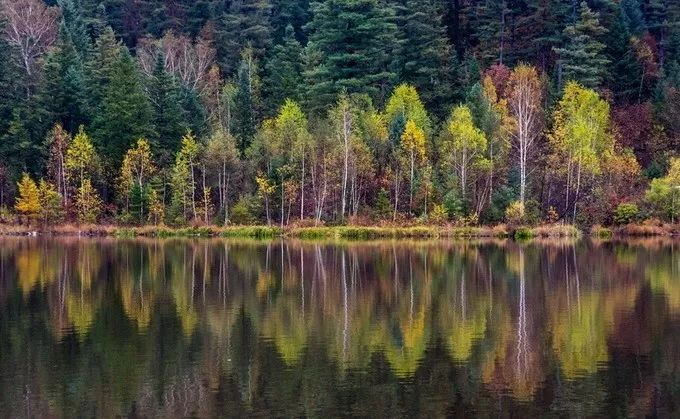 年平均气温25度左右的城市,年平均气温18度城市