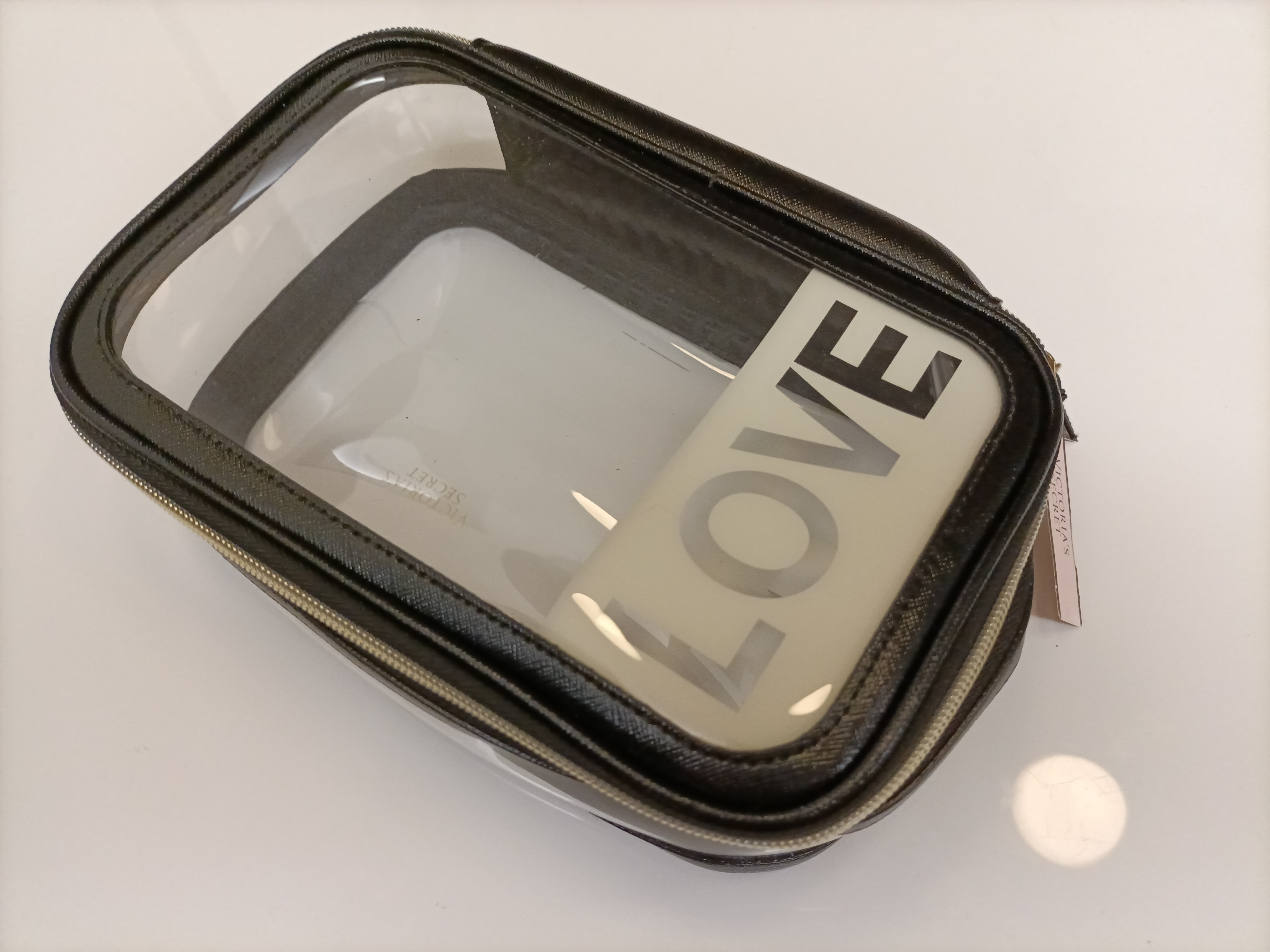 如果你认为「维密」只卖内衣，那就大错特错了