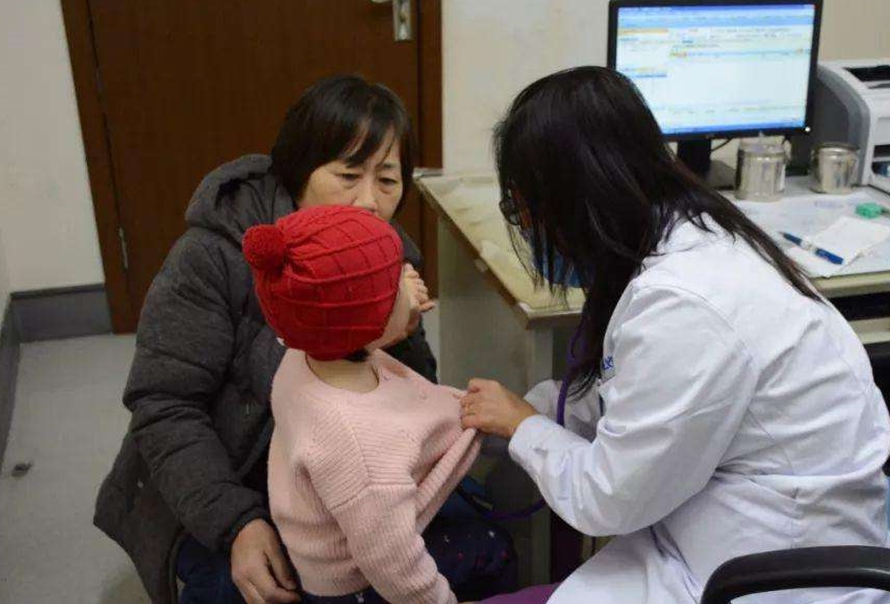 宝宝爱吐泡泡是呼吸道有分泌物吗,宝宝总是吐泡泡还咳嗽