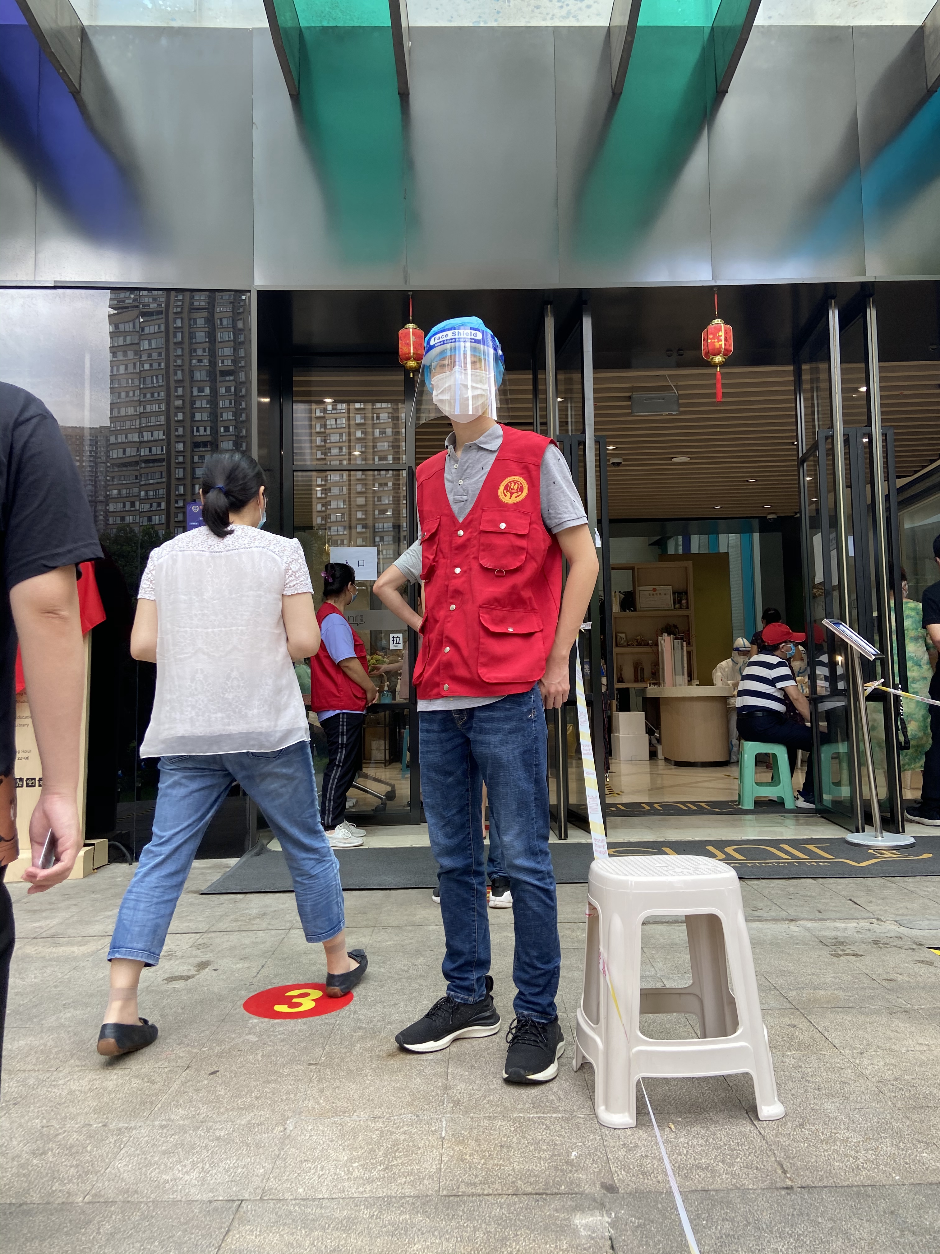 区街新闻｜70多幅照片记录世茂滨江社区辖内志愿者，南京感谢你们