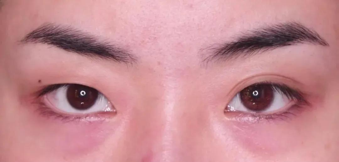 为什么感觉自己妆淡更好看,为什么感觉自己的妆上镜不好看