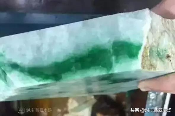 宁买翡翠一线绿不买一片绿,原石为什么这么难买