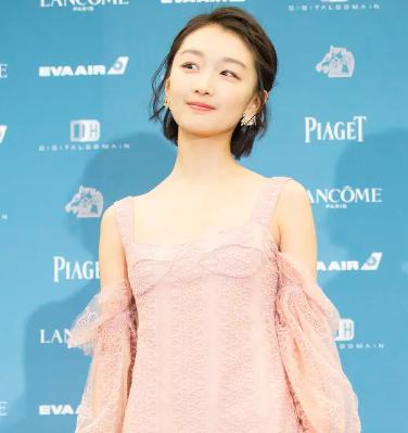 丑拒？散了吧，周冬雨这张脸没有对不起她