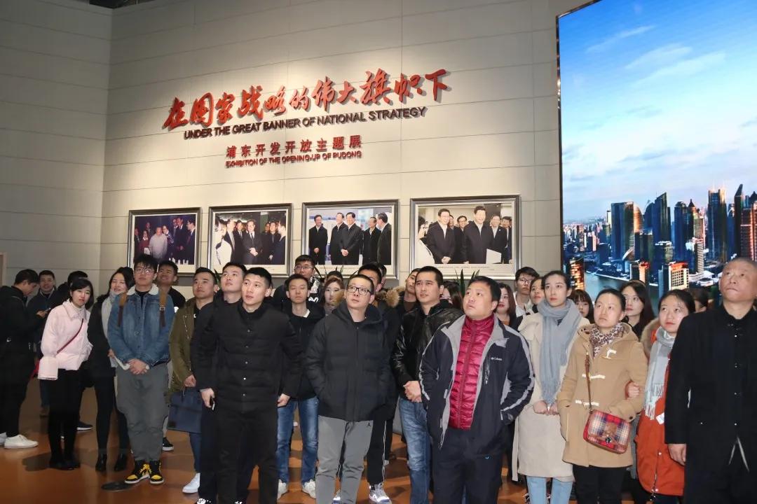 上海铁警全员待命,上海铁警坚守岗位图片