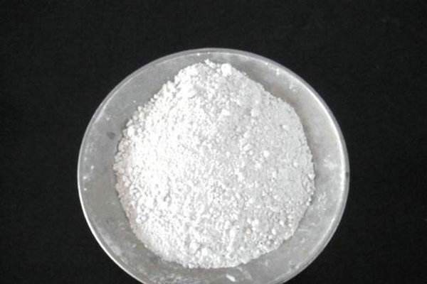 猪饲料里的钙用什么最好,养猪最省钱的猪饲料