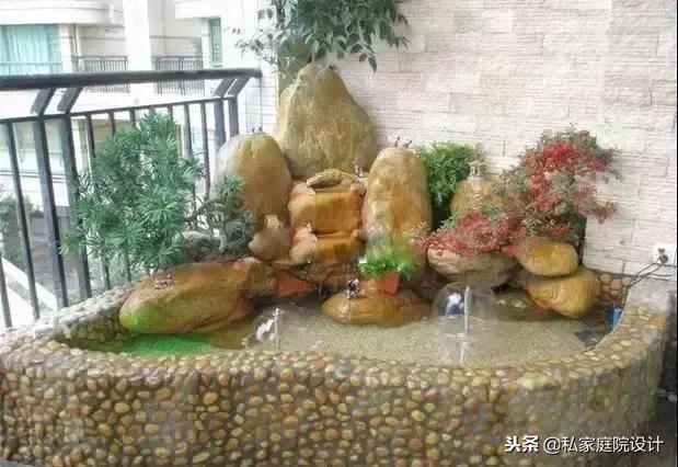 阳台角落鱼池假山流水景观制作,庭院假山鱼池景观设计效果图