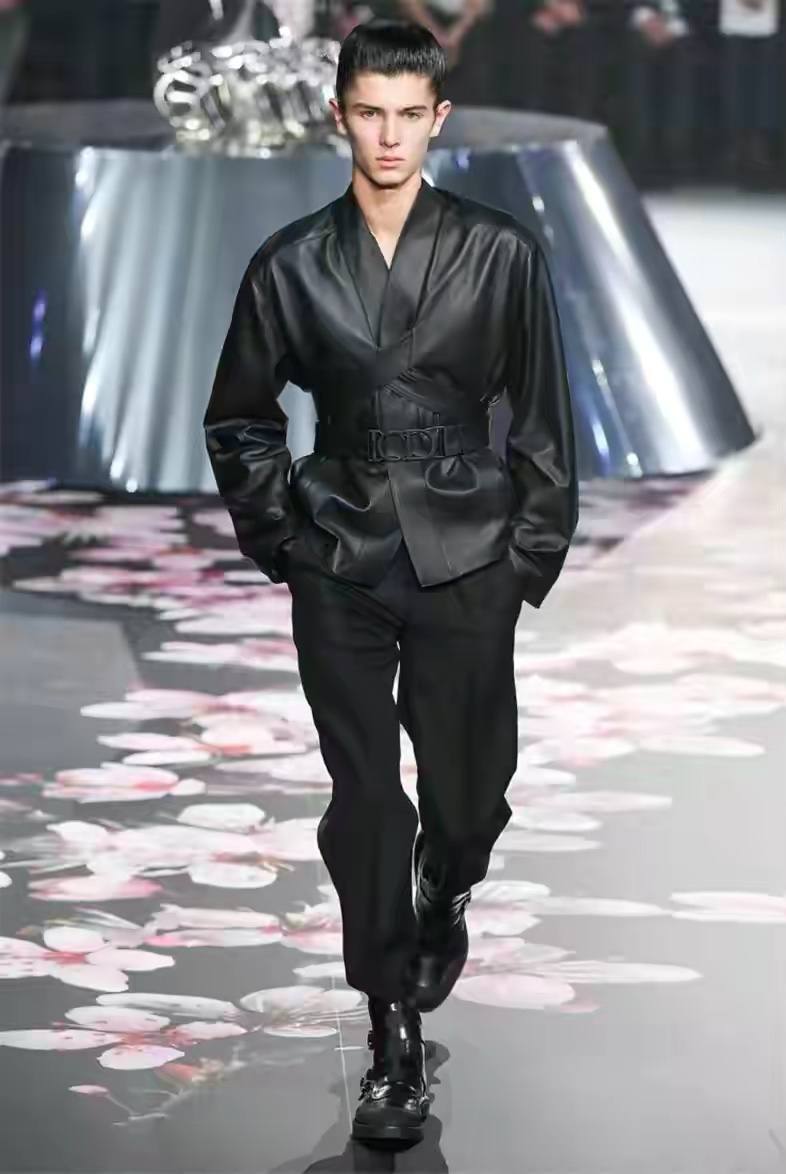 “全球最帅王子”好难,身高184当超模,不好好走秀就继承王位