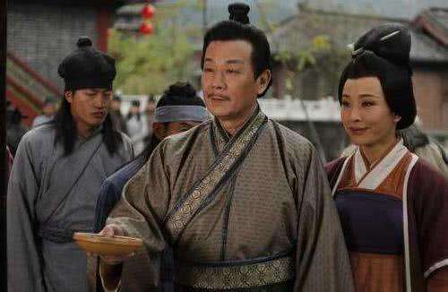 大臣问:国库里的粮食太多了,怎么办?皇帝回8个字,成千古一帝