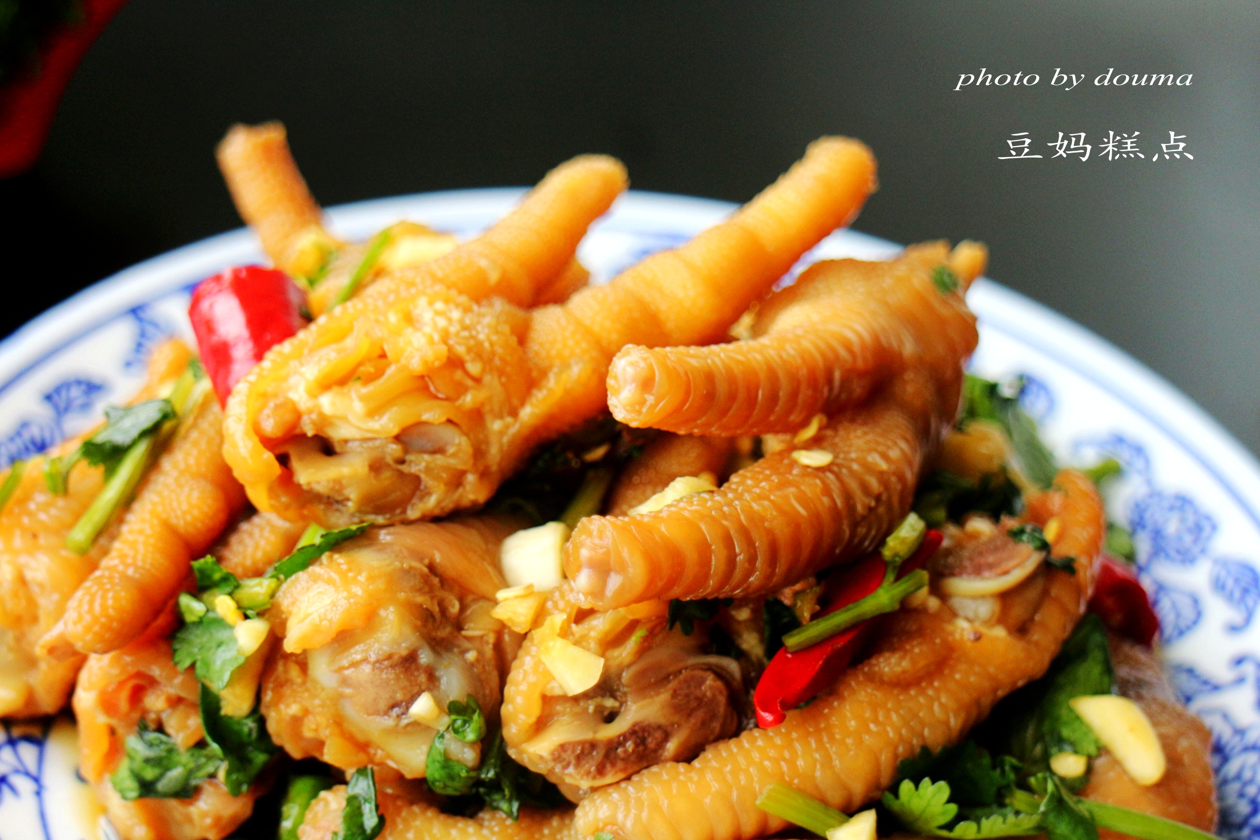 好吃的泡鸡脚的做法视频,酸辣可口的泡鸡脚