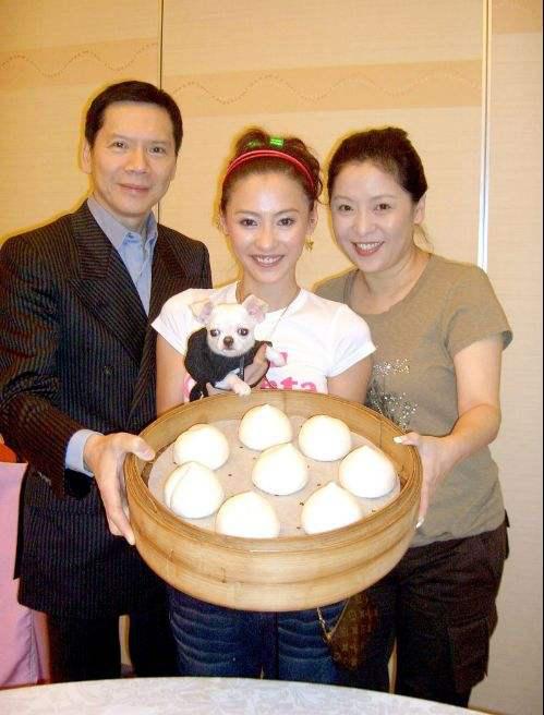 郑佩佩耍大牌视频,郑佩佩谈香港电影