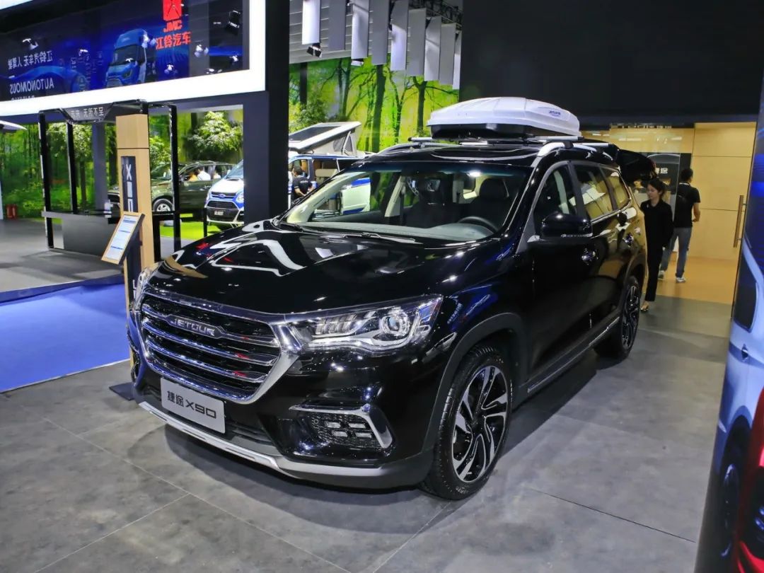 10万就能拿下的两款suv,10万空间大的6座suv