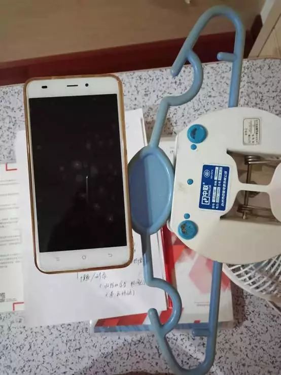 老师被逼成网红直播上课的背后,盘点那些全网被学生逼疯的老师