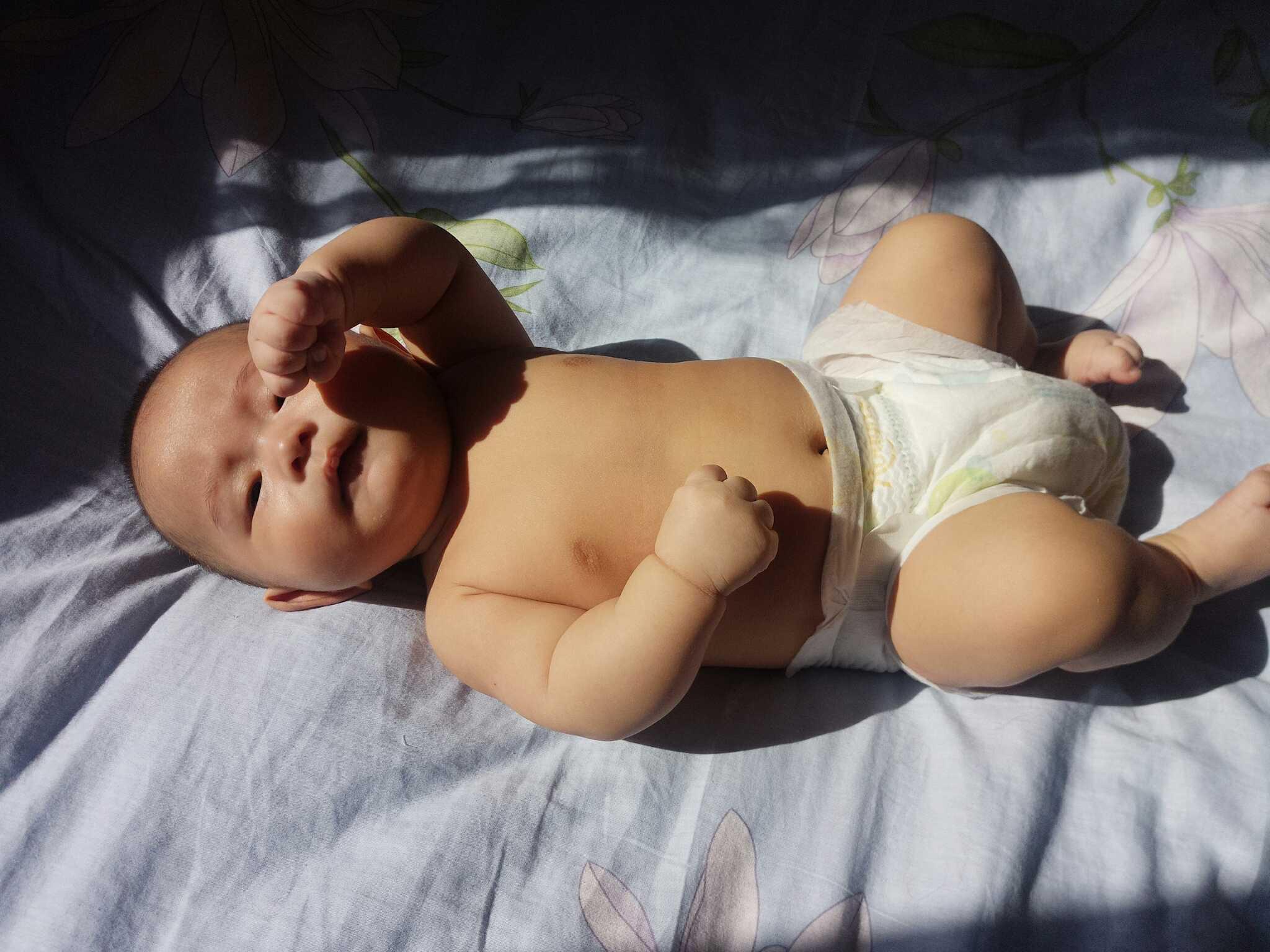 新生儿肚脐眼要不要清理,新生儿肚脐眼有脓是怎么清理