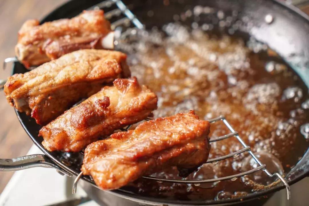 蒜香排骨椒盐排骨最正宗的做法,椒盐蒜香排骨的做法和腌制方法