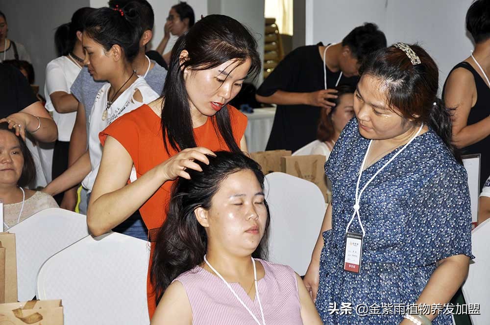 养发馆里养发怎么做,养发馆加盟健康养发首选诗碧曼