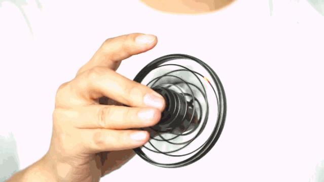 指尖陀螺可以回旋吗,指尖旋转飞镖陀螺