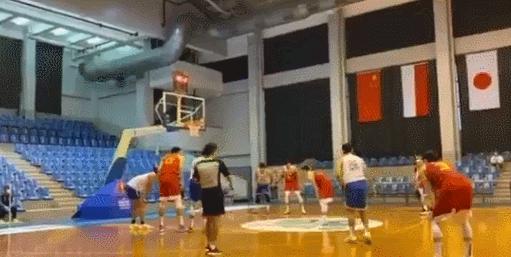 赵继伟力挽狂澜,赵继伟拼尽全力救球