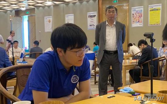 聂卫平和柯洁哪个厉害,围棋聂卫平和柯洁