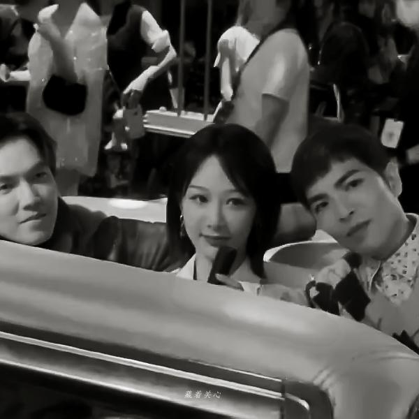 coach大秀杨紫和小男孩合影,coach新款杨紫