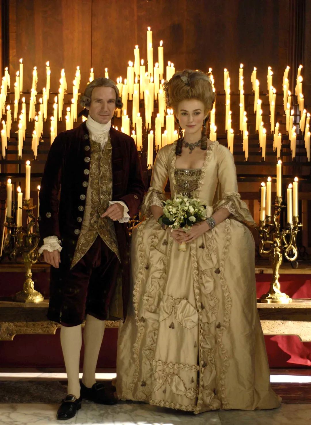 在家也穿这么精致吗,在家也穿西装打领带