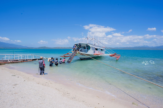在海洋上与世隔绝的小岛,到大海里面就找一个小岛去生活