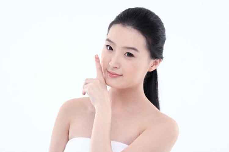 夏天脸上脱皮怎么回事,夏天脸上起皮怎么快速解决