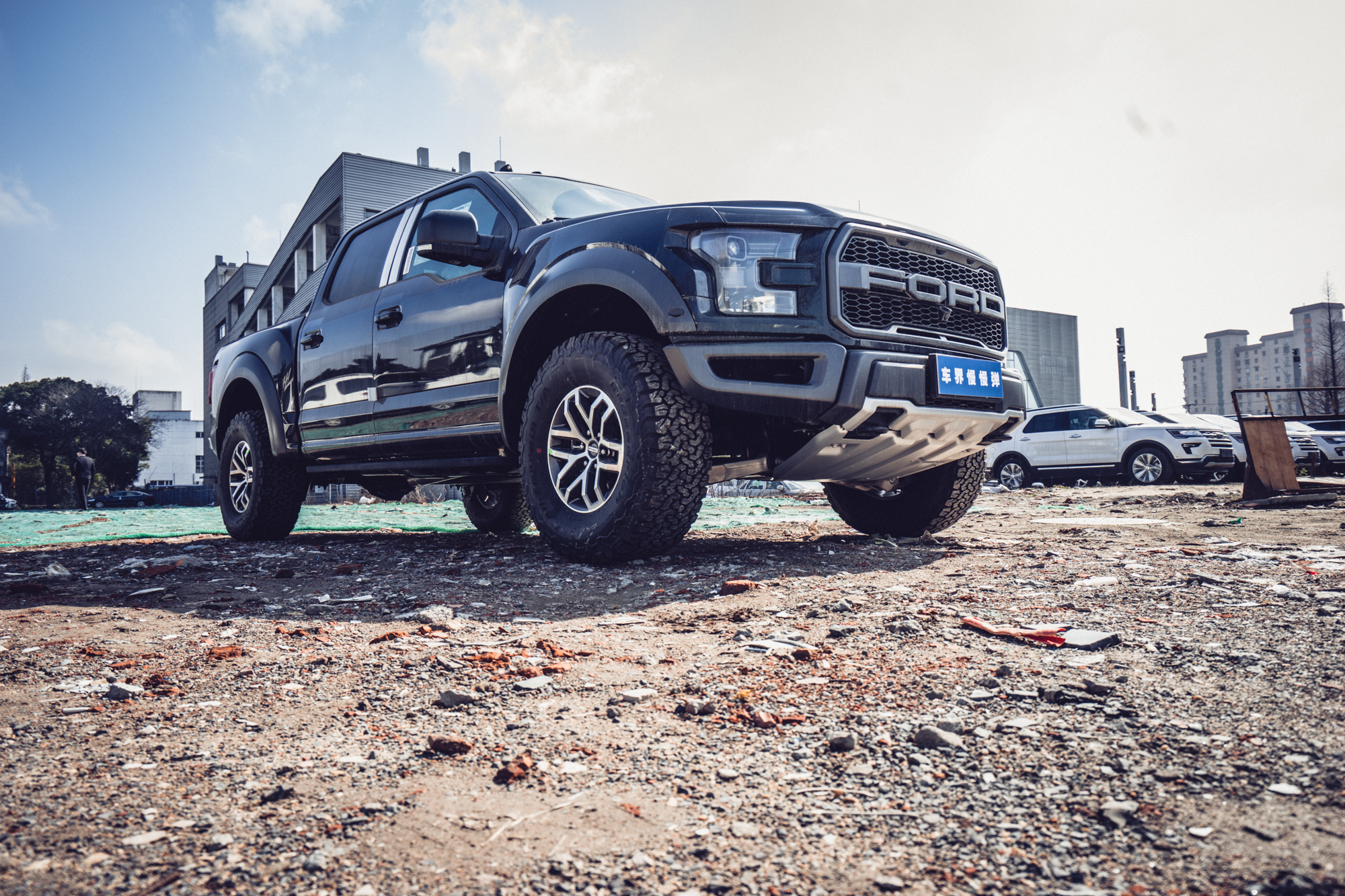 特斯拉cybertruck和福特f-150猛禽,福特猛禽f-150与小皮卡对比图