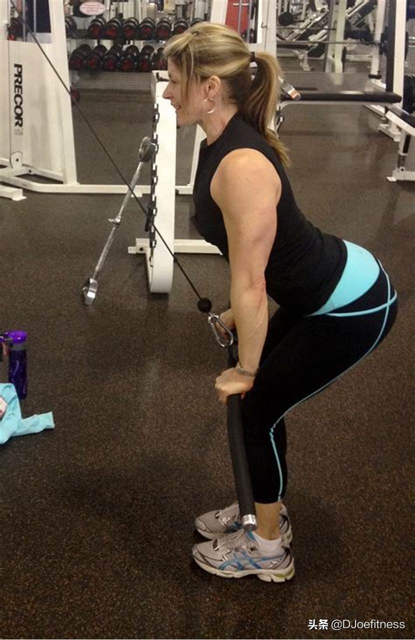 女性背部力量训练,女性背部肌肉锻炼方法大全