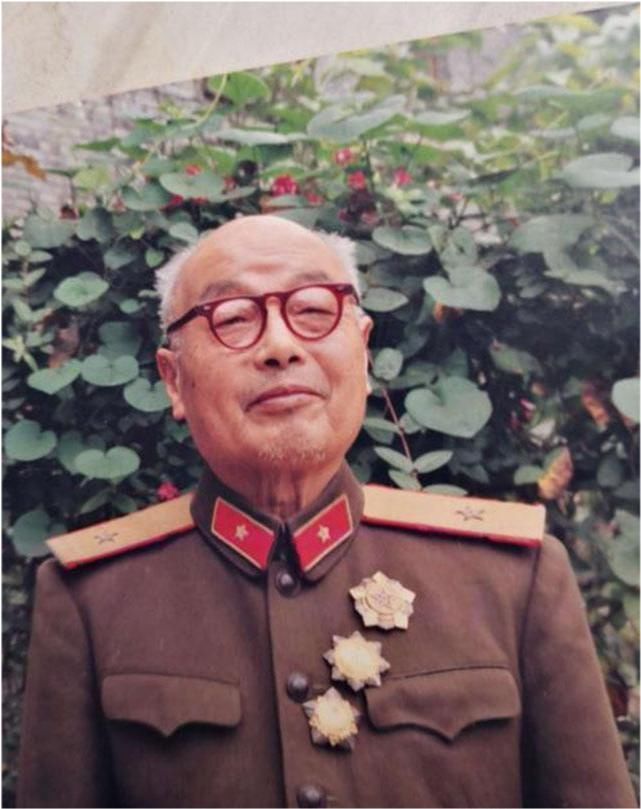 鍙傝皨闀垮彈浼や綇闄㈢湅涓婂皬鎶ゅ+鍏ㄩ泦,灏戝皢鍙椾激鎶㈡晳鍚庣画