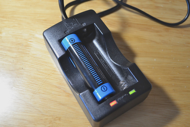 务本e10强光手电测评,务本a1手电筒评测