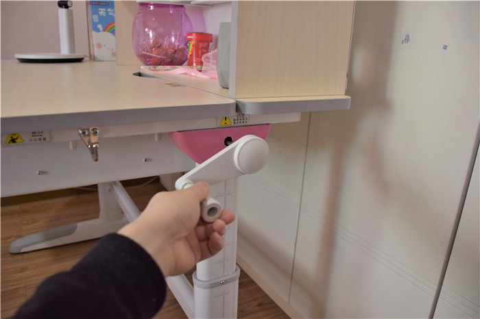 爱果乐学习桌椅调整方法视频,爱果乐儿童学习桌椅怎么搭配