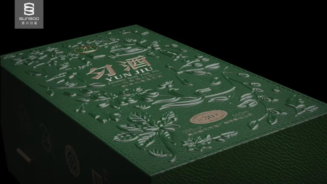 独有的“绿宝石”，点缀于白酒的剔透瓶身之上