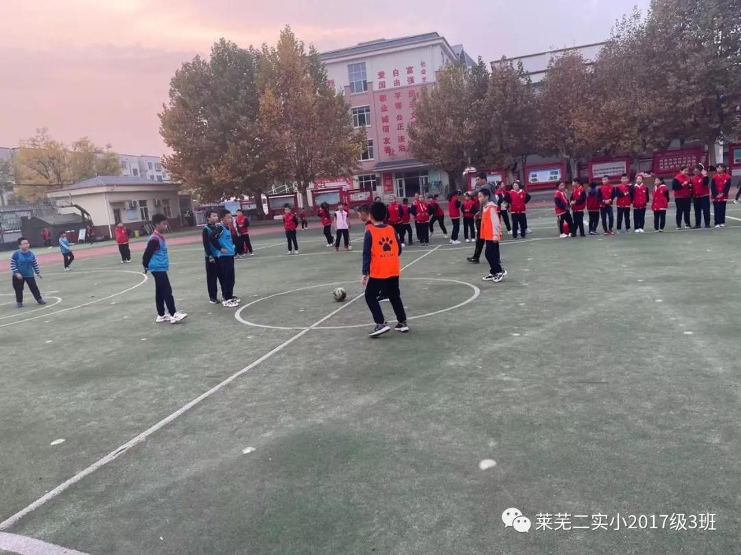 中队足球队比赛,庆祝足球队获胜