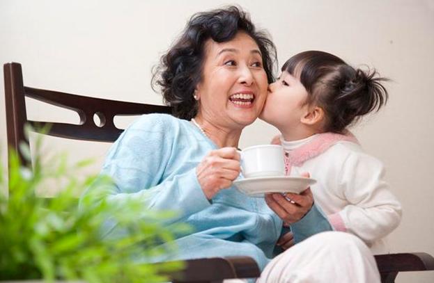 老人带孩子隔代教育怎么办,父母课堂给隔代养育的建议