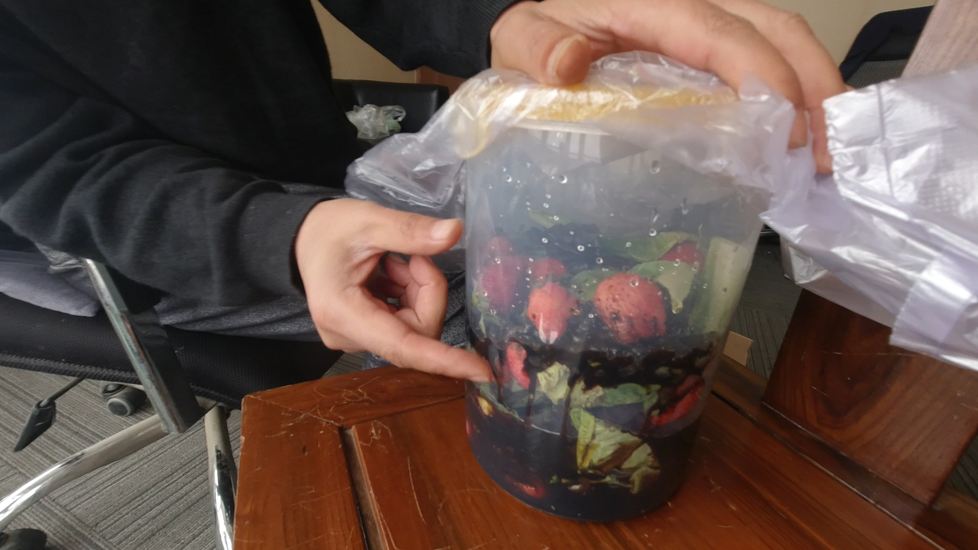 如何自制农用酵素?烂果烂叶加点糖,3个月后就能用,简单有效