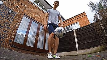 花式足球技巧之脚底停球,花式足球技巧之脚下转移大法