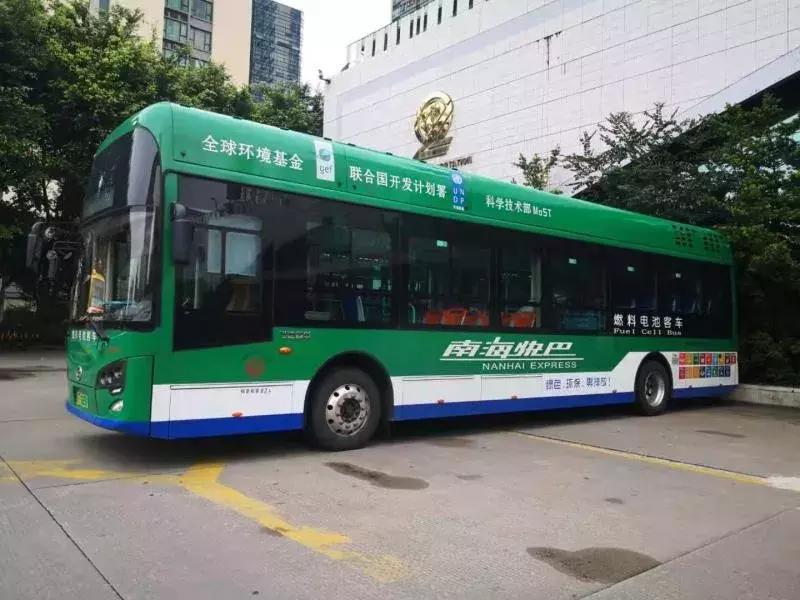 “在佛山坐公交是什么体验？”“谢邀，刚下公交，就是家门，不塞车太爽！”