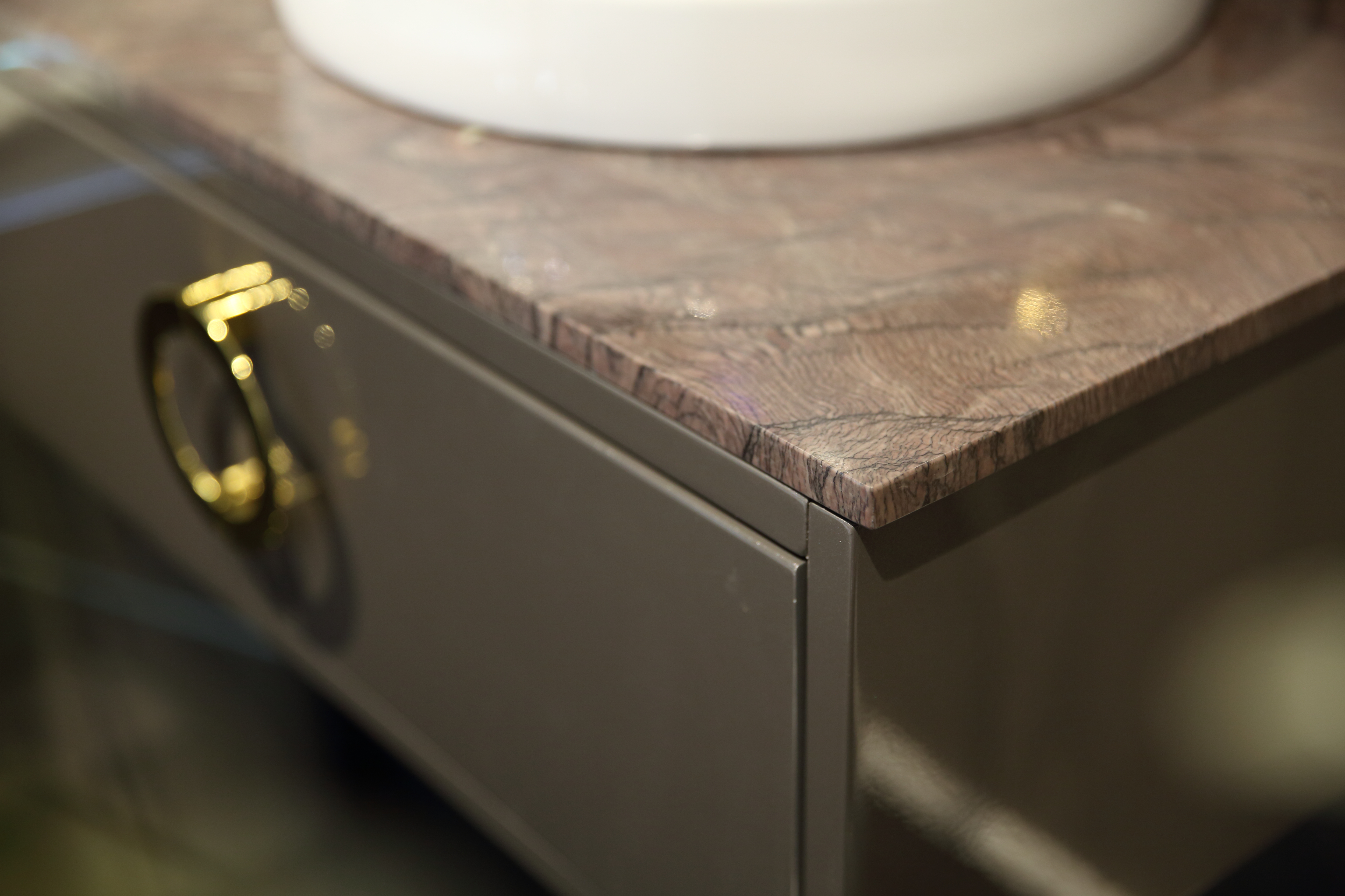 苍穹之下为信仰而出发举手投足见贵族的优雅