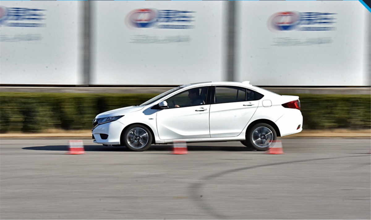 中国汽车年检报废制度,机动车年检取消十五年的半年检吗