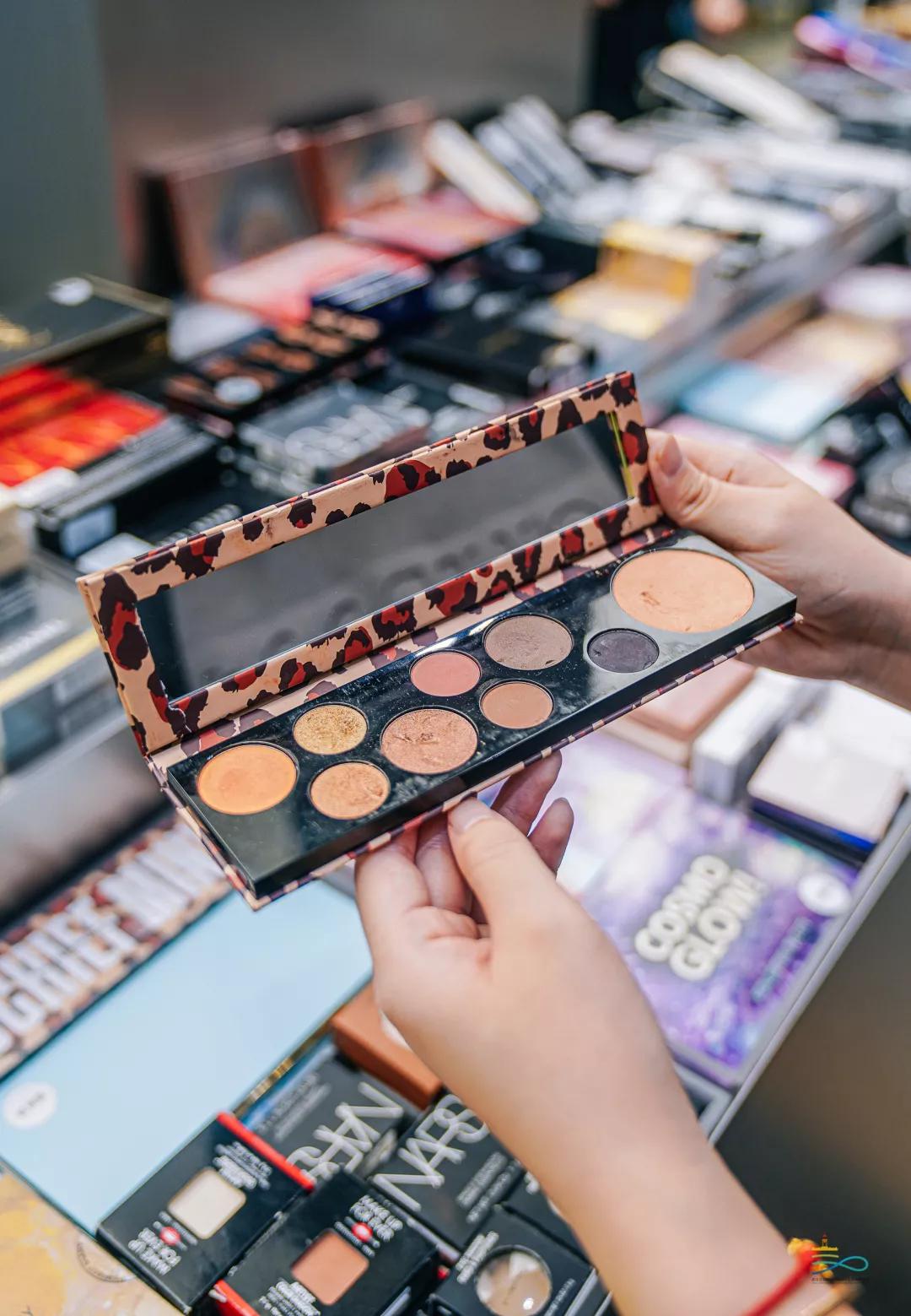 武汉大牌美妆品牌,黑洞高端美妆