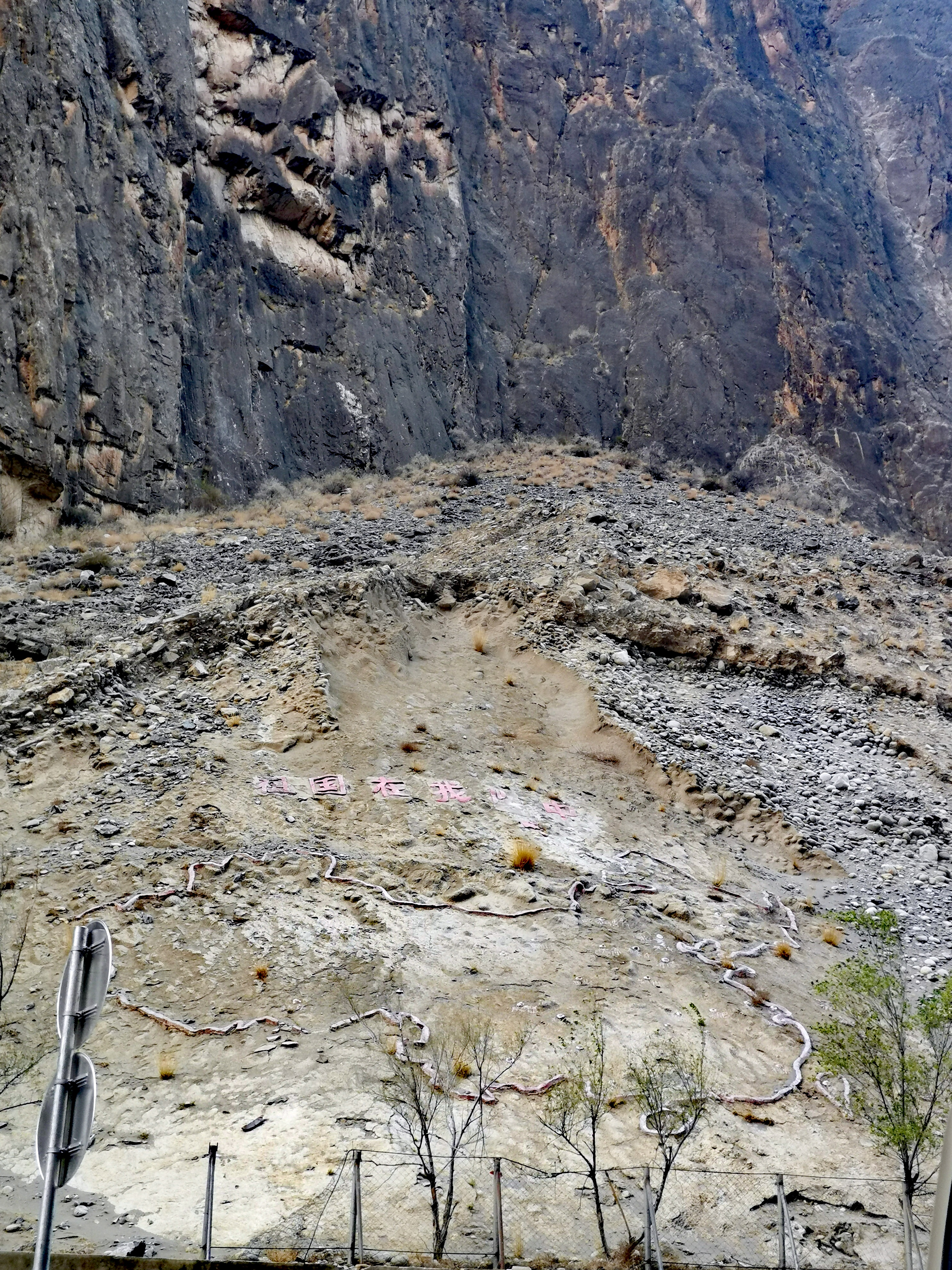 318川藏线怒江大桥桥墩是怎么回事,怒江大桥有多可怕